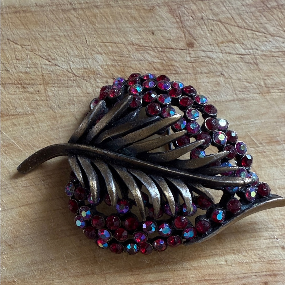 Vintage Karu Arke Elegant Leaf Brooch with Red and Gold Accents